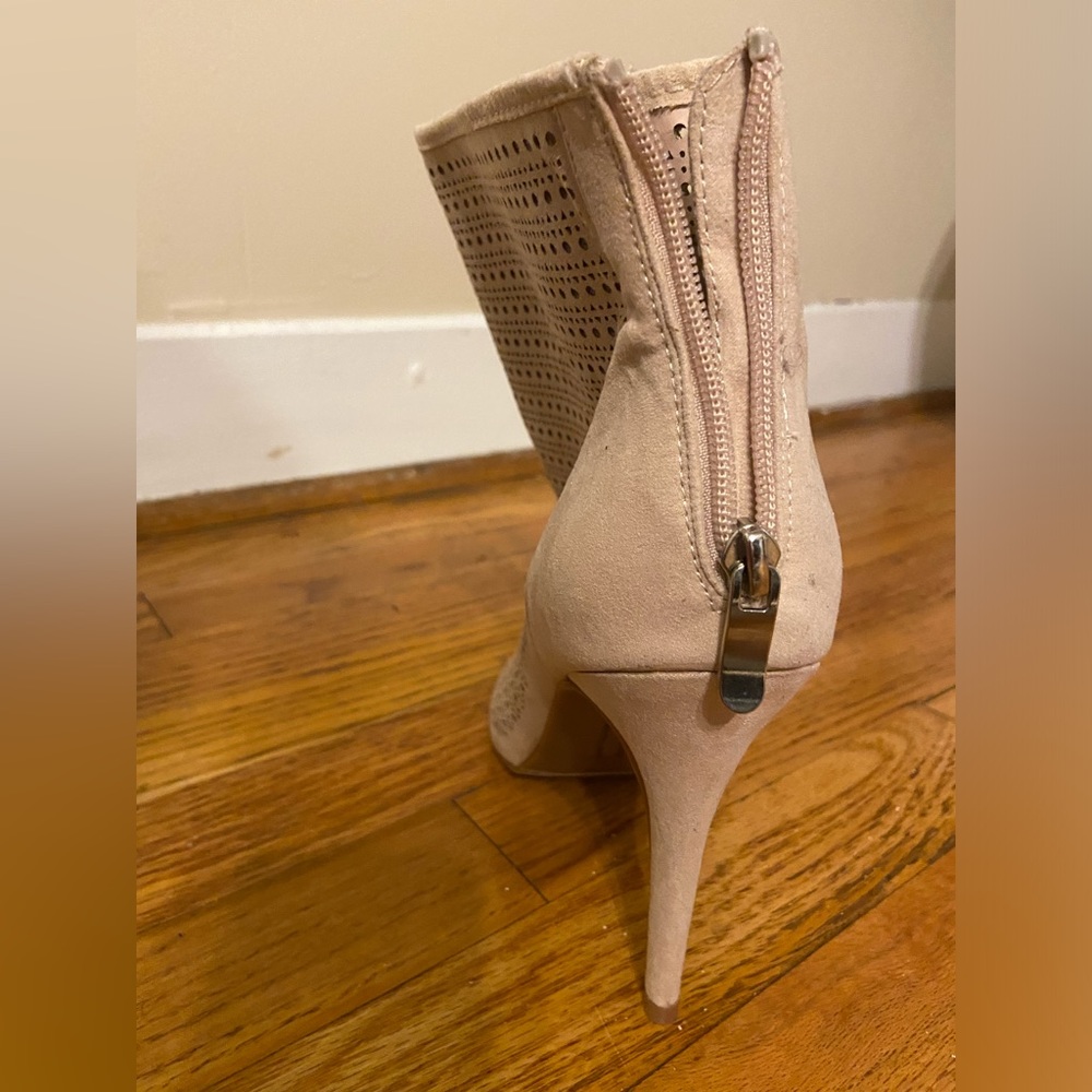 Tan/cream shoes-Chinese Launday, size 9.5 (40.5)